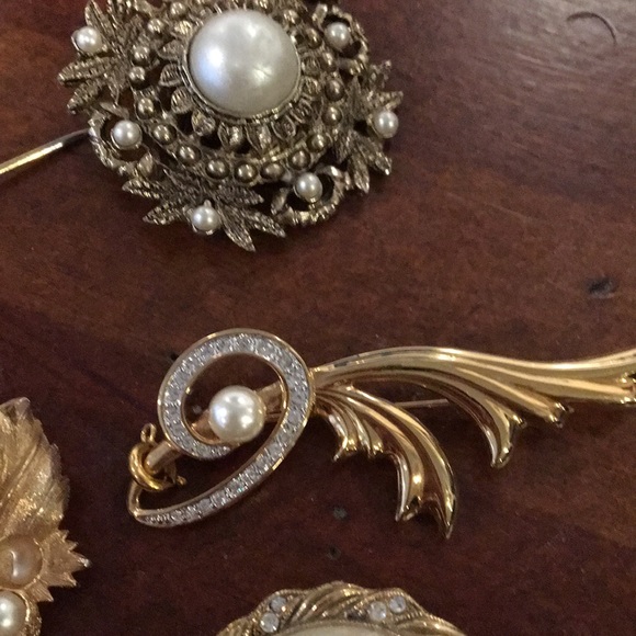 Vintage pins 1 for $10 - Picture 3 of 4